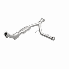 Load image into Gallery viewer, MagnaFlow Direct Fit Catalytic Converter 03-04 Ford Expedition 5.4L V8 Passenger Side