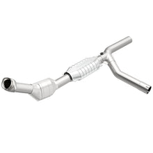 Load image into Gallery viewer, MagnaFlow Direct Fit Catalytic Converter 97-99 E-150/250 4.6L P/S