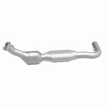 Load image into Gallery viewer, MagnaFlow Direct Fit Catalytic Converter 97-98 Expedition-Navigator