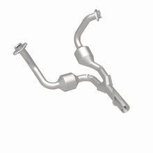 Load image into Gallery viewer, MagnaFlow Direct Fit Catalytic Converter 04 Jeep Grand Cherokee 4.7L