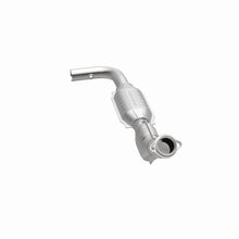 Load image into Gallery viewer, MagnaFlow Direct Fit Catalytic Converter 97-98 Expedition-Navigator