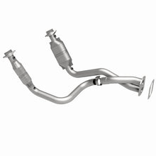 Load image into Gallery viewer, MagnaFlow Direct Fit Catalytic Converter 05-07 Ford F250/F350 5.4L