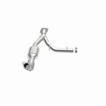 Load image into Gallery viewer, MagnaFlow Direct Fit Catalytic Converter 03-04 Ford Expedition 5.4L V8 Passenger Side