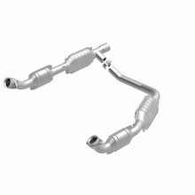 Load image into Gallery viewer, MagnaFlow Direct Fit Catalytic Converter 05-07 Ford E-250/E-350 Econoline V8 5.4L