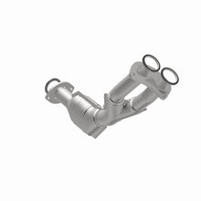 Load image into Gallery viewer, MagnaFlow Direct Fit Catalytic Converter 01-04 Toyota Tacoma 2.7L fr