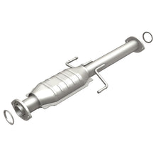 Load image into Gallery viewer, MagnaFlow Direct Fit Catalytic Converter 01-04 Toyota Tacoma 3.4L Rear