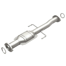 Load image into Gallery viewer, MagnaFlow Direct Fit Catalytic Converter 02-04 Toyota Tacoma 2.7L Rear