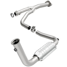 Load image into Gallery viewer, MagnaFlow Direct Fit Catalytic Converter 2004 Liberty D/S frt