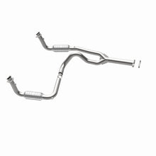 Load image into Gallery viewer, MagnaFlow Direct Fit Catalytic Converter 00 Chevy Express 1500 5.7L