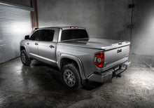 Load image into Gallery viewer, UnderCover 16-20 Toyota Tacoma 5ft Elite LX Bed Cover - Quicksand (Req Factory Deck Rails)