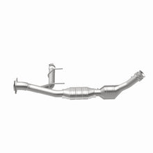 Load image into Gallery viewer, MagnaFlow Direct Fit Catalytic Converter 03-04 Ford Expedition 5.4L V8 Passenger Side