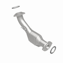Load image into Gallery viewer, MagnaFlow Direct Fit Catalytic Converter 00-04 Toyota Tacoma 3.4L California