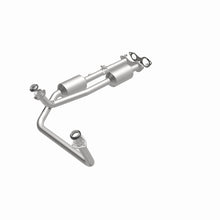 Load image into Gallery viewer, MagnaFlow Direct Fit Catalytic Converter California Grade 96-00 GM Tahoe/Yukon/Escalade 5.7L