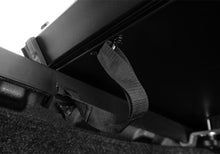 Load image into Gallery viewer, UnderCover 20-21 Jeep Gladiator 5ft Triad Bed Cover