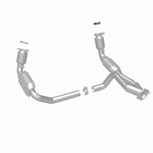 Load image into Gallery viewer, MagnaFlow Direct Fit Catalytic Converter 99-00 Chevy Pickups 4.3L