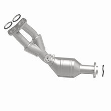 Load image into Gallery viewer, MagnaFlow Direct Fit Catalytic Converter 01-04 Toyota Tacoma 2.7L