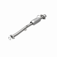 Load image into Gallery viewer, MagnaFlow Direct Fit Catalytic Converter 2000 Chevy Tracker 1.6L