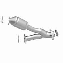 Load image into Gallery viewer, MagnaFlow Direct Fit Catalytic Converter 01-03 Highlander 3L rr OEM