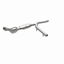 Load image into Gallery viewer, MagnaFlow Direct Fit Catalytic Converter 01 Ford F-150 4.2L