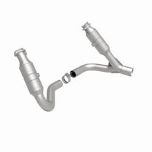 Load image into Gallery viewer, MagnaFlow Direct Fit Catalytic Converter 2008 Chrysler Aspen 4.7L/Dodge Durango 4.7L 2WD