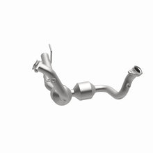 Load image into Gallery viewer, MagnaFlow Direct Fit Catalytic Converter 04 Jeep Grand Cherokee 4.7L