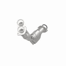 Load image into Gallery viewer, MagnaFlow Direct Fit Catalytic Converter 01-04 Toyota Tacoma 2.7L