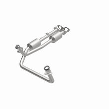Load image into Gallery viewer, MagnaFlow Direct Fit Catalytic Converter California Grade 96-00 GM Tahoe/Yukon/Escalade 5.7L