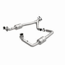 Load image into Gallery viewer, MagnaFlow Direct Fit Catalytic Converter 00-03 Ford E150 5.4L