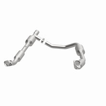 Load image into Gallery viewer, MagnaFlow Direct Fit Catalytic Converter 05-06 Ford E-350 Super Duty 5.4L