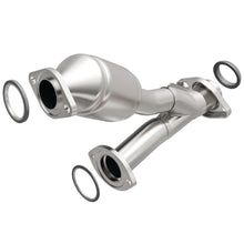 Load image into Gallery viewer, MagnaFlow Direct Fit Catalytic Converter 01-03 Highlander 3L rr OEM