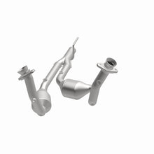 Load image into Gallery viewer, MagnaFlow Direct Fit Catalytic Converter 04 Jeep Grand Cherokee 4.7L