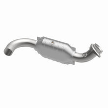 Load image into Gallery viewer, MagnaFlow Direct Fit Catalytic Converter 07-08 Expe/Nav 5.4L D/S OEM