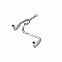 Load image into Gallery viewer, MagnaFlow Direct Fit Catalytic Converter 00 Chevy Express 1500 5.7L