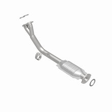 Load image into Gallery viewer, MagnaFlow Direct Fit Catalytic Converter 96-00 Toyota 4 Runner 2.7