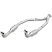 Load image into Gallery viewer, MagnaFlow Direct Fit Catalytic Converter OEM 2003 Land Rover Discovery Underbody