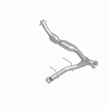 Load image into Gallery viewer, MagnaFlow Direct Fit Catalytic Converter 03-04 Ford Expedition 5.4L V8 Passenger Side