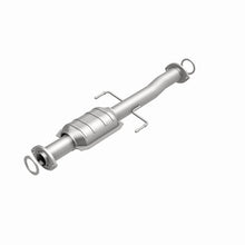 Load image into Gallery viewer, MagnaFlow Direct Fit Catalytic Converter 02-04 Toyota Tacoma 2.7L Rear