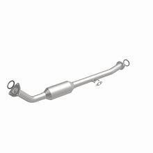Load image into Gallery viewer, MagnaFlow Direct Fit Catalytic Converter OEM 2001-2004 Toyota Sequoia Underbody