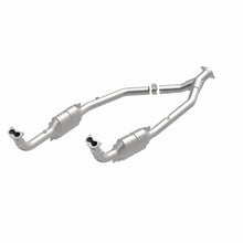 Load image into Gallery viewer, MagnaFlow Direct Fit Catalytic Converter OEM 2003 Land Rover Discovery Underbody