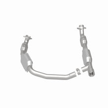 Load image into Gallery viewer, MagnaFlow Direct Fit Catalytic Converter 06 Ford E350 Van 5.4L