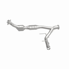 Load image into Gallery viewer, MagnaFlow Direct Fit Catalytic Converter 03-04 Ford Expedition 5.4L V8 Passenger Side
