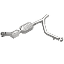 Load image into Gallery viewer, MagnaFlow Direct Fit Catalytic Converter 01 Ford Trucks 5.4L