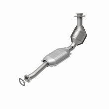 Load image into Gallery viewer, MagnaFlow DF Catalytic Conv 03-06 Ford Crown Victoria / 03-06 Lincoln Town Car 4.6L (California)
