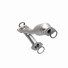 Load image into Gallery viewer, MagnaFlow Direct Fit Catalytic Converter 01-03 Highlander 3L rr OEM