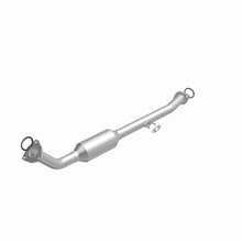 Load image into Gallery viewer, MagnaFlow Direct Fit Catalytic Converter OEM 2001-2004 Toyota Sequoia Underbody