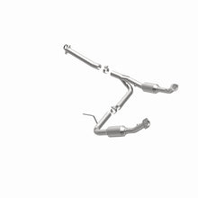 Load image into Gallery viewer, MagnaFlow Direct Fit Catalytic Converter OEM 2004-2005 Ford Explorer/Mercury Mountaineer Underbody