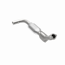 Load image into Gallery viewer, MagnaFlow Direct Fit Catalytic Converter 97-98 Expedition-Navigator