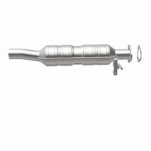 Load image into Gallery viewer, MagnaFlow Direct Fit Catalytic Converter 07-08 E-350 Super Duty 5.4 &amp; 6.8 L OEM Underbody