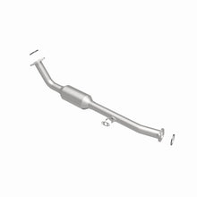 Load image into Gallery viewer, MagnaFlow Direct Fit Catalytic Converter OEM 2001-2004 Toyota Sequoia Underbody