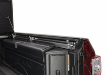 Load image into Gallery viewer, UnderCover 16-20 Nissan Navara 5ft Flex Bed Cover